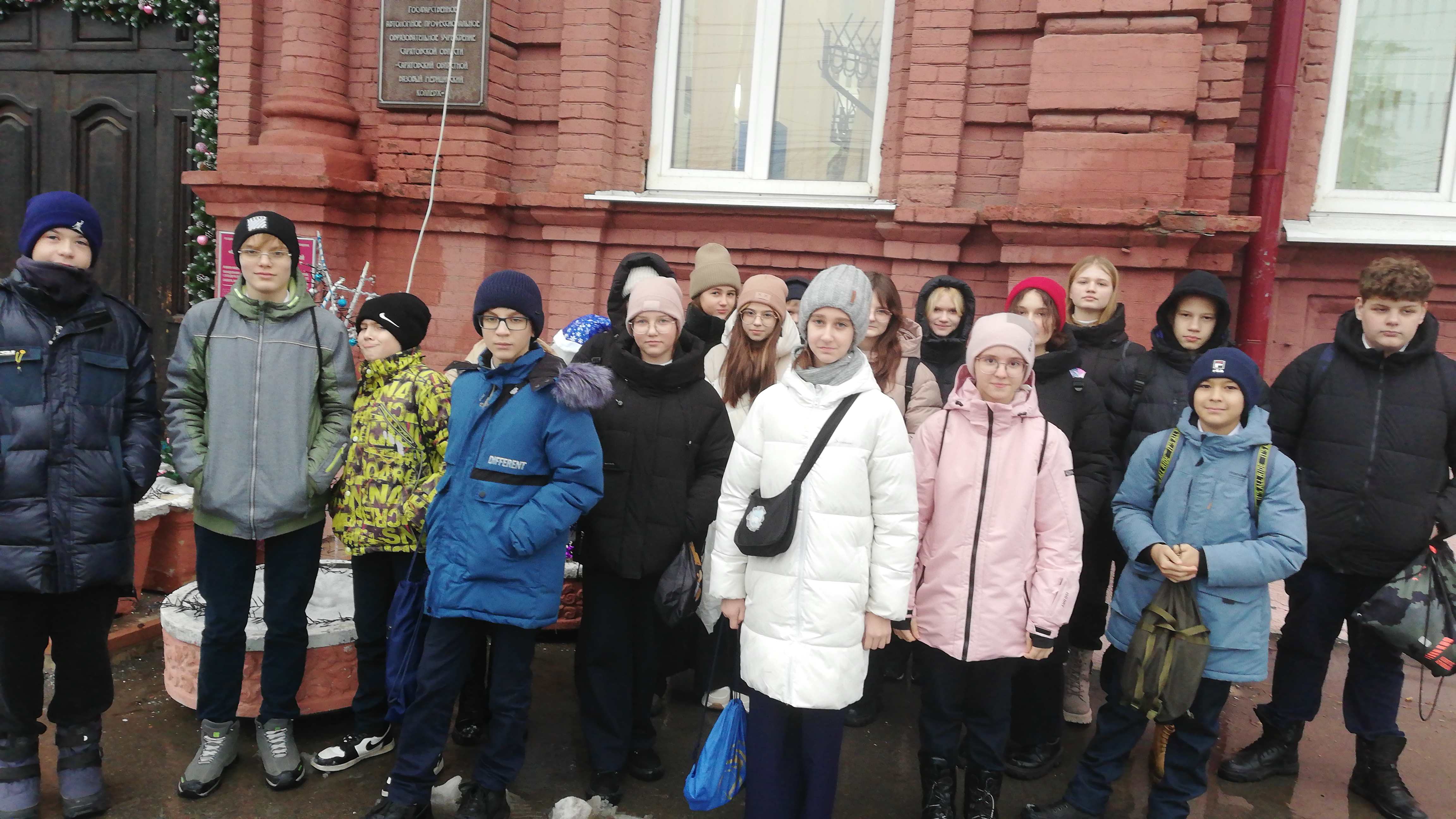 30 ноября обучающиеся  7а класса  вместе с классным руководителем Т. П. Потаповой  посетили Саратовский областной базовый медицинский колледж.