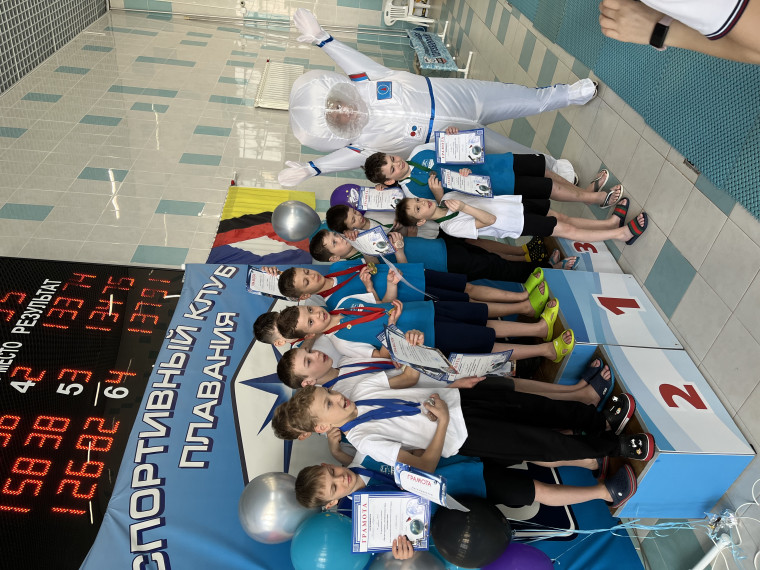 12 апреля в бассейне &quot;Сириус&quot;  прошли соревнования  «Время первых»,  посвящённые Дню космонавтики.