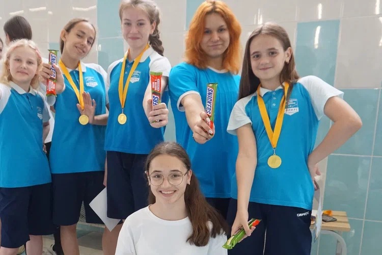 25 мая в школьном бассейне прошли соревнования «Закрытие  сезона» среди пловцов  спортивного клуба плавания «Сириус».